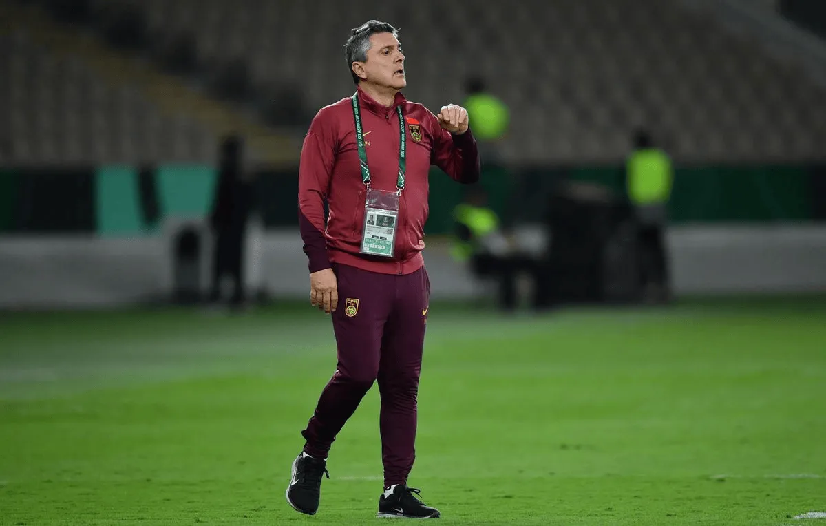 开云体育官方网站登陆-亚足联官网介绍安东尼奥:32岁开始执教,曾获亚足联杯冠军