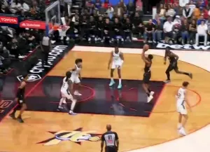 开云体育官方网站登陆-埃奇库姆干拔中距离命中,个人出战16分钟砍下6分4篮板8助攻